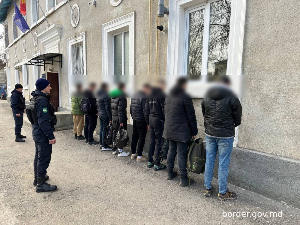 Opt migranți ucraineni, prinși la frontieră. Ar fi achitat aproape un milion de lei pentru a ajunge în Moldova